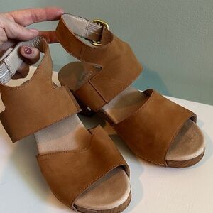 Dansko I Tan Leather Sandals